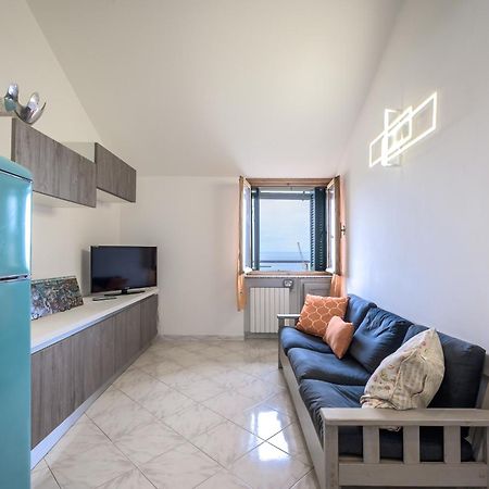 La Mansarda Sopra Campo Pisano - Genovainrelax Apartment Luaran gambar